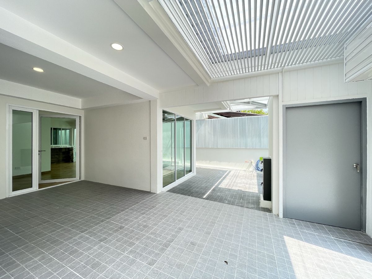 ขายทาวน์โฮมรัชดา ห้วยขวาง : 📢👇ขายพร้อมผู้เช่า รับค่าเช่า150k สัญญาสิ้นสุด พฤษภา 2569บ้านเพิ่งรีโนเวทใหม่ พร้อมให้คุณมาพักอาศัย ใจกลางกรุงเทพ ย่านธุรกิจ เดินทางสะดวก ใกล้Central พระราม9