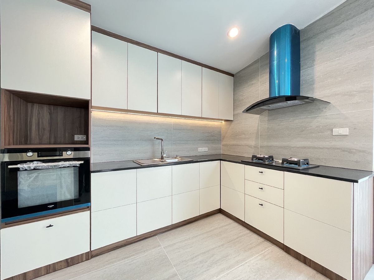 ขายทาวน์โฮมรัชดา ห้วยขวาง : 📢👇ขายพร้อมผู้เช่า รับค่าเช่า150k สัญญาสิ้นสุด พฤษภา 2569บ้านเพิ่งรีโนเวทใหม่ พร้อมให้คุณมาพักอาศัย ใจกลางกรุงเทพ ย่านธุรกิจ เดินทางสะดวก ใกล้Central พระราม9