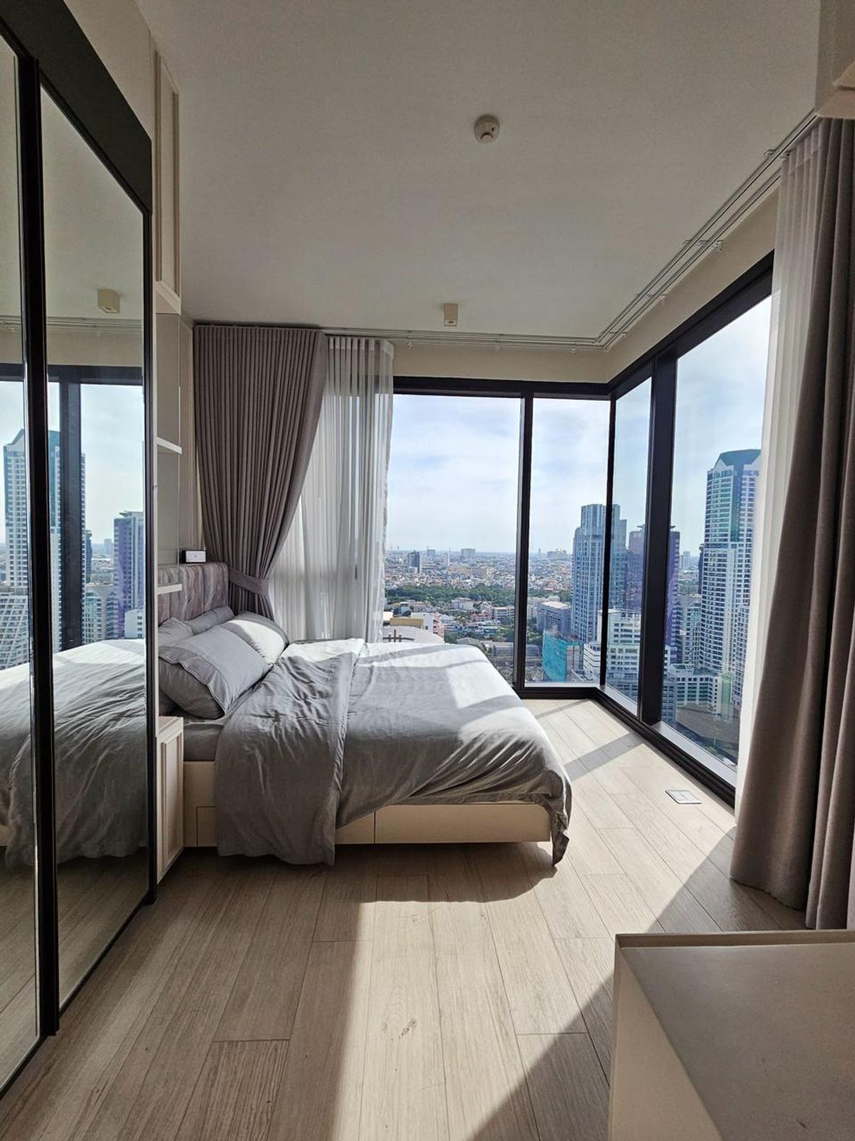 CondoSilom, Saladaeng, Bangrak : The Lofts Silom【𝐒𝐄𝐋𝐋 & 𝐑𝐄𝐍𝐓】🔥Condo with a million-dollar view Simple and elegant style, good location, beautiful decoration, premium furniture 🔥 Contact Line ID: @hacondo