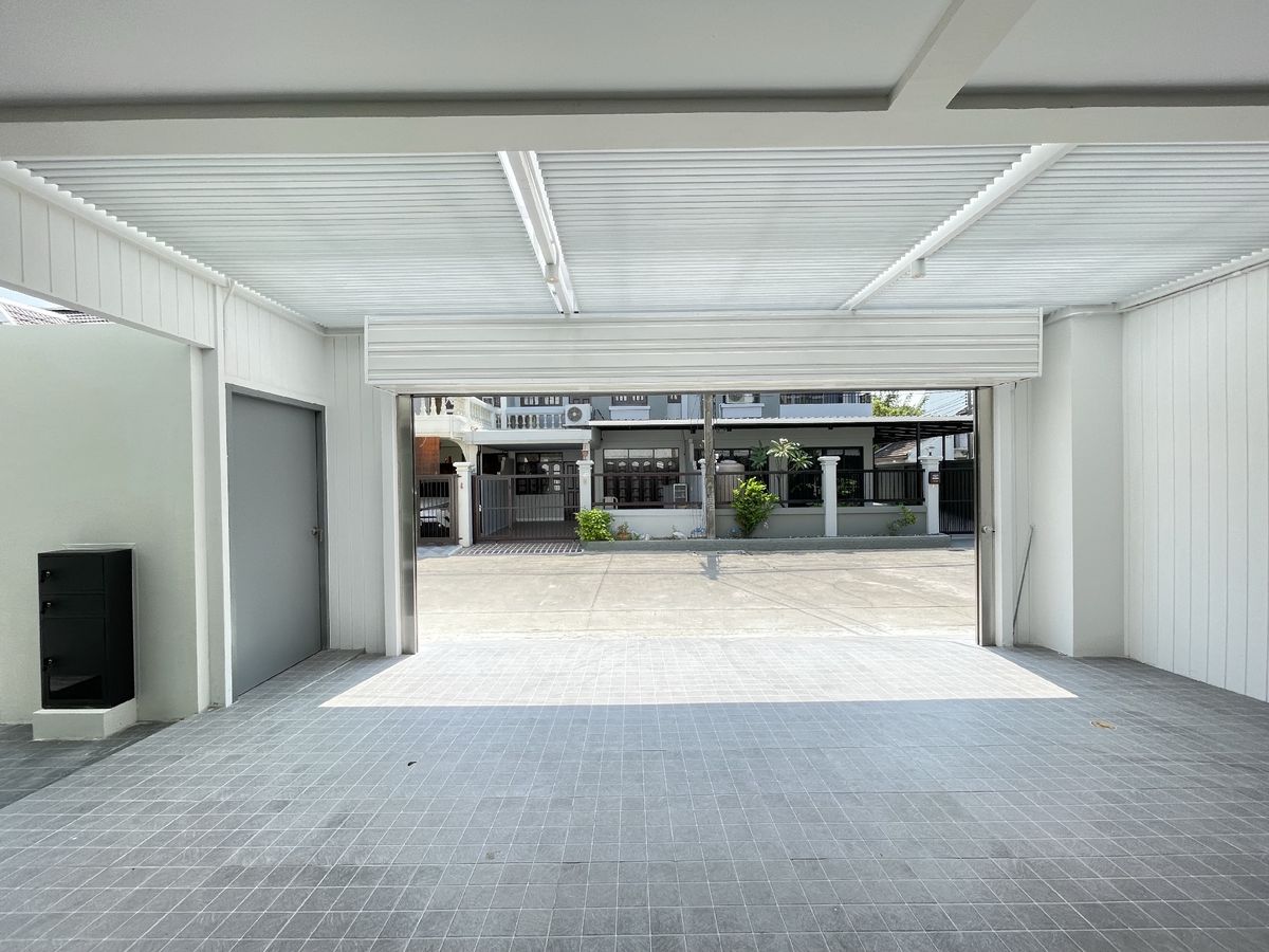 ขายทาวน์โฮมรัชดา ห้วยขวาง : 📢👇ขายพร้อมผู้เช่า รับค่าเช่า150k สัญญาสิ้นสุด พฤษภา 2569บ้านเพิ่งรีโนเวทใหม่ พร้อมให้คุณมาพักอาศัย ใจกลางกรุงเทพ ย่านธุรกิจ เดินทางสะดวก ใกล้Central พระราม9