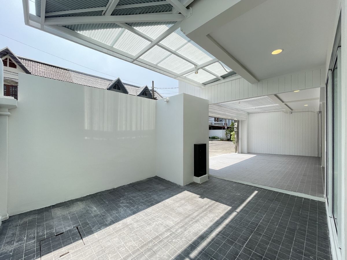 ขายทาวน์โฮมรัชดา ห้วยขวาง : 📢👇ขายพร้อมผู้เช่า รับค่าเช่า150k สัญญาสิ้นสุด พฤษภา 2569บ้านเพิ่งรีโนเวทใหม่ พร้อมให้คุณมาพักอาศัย ใจกลางกรุงเทพ ย่านธุรกิจ เดินทางสะดวก ใกล้Central พระราม9