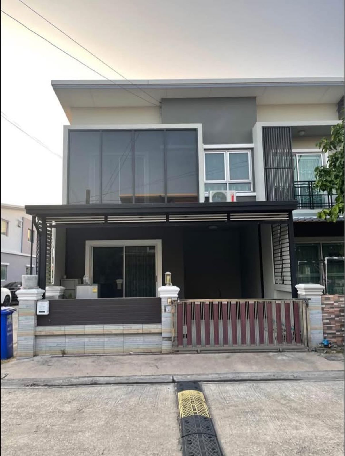 For RentTownhomeSamut Prakan,Samrong : หมู่บ้านนิรันดร์วิลล์ 10, บางโฉลง, บางพลี, สมุทรปราการ 10540, ประเทศไทย  บ้านว่างให้เช่า Eternal Village 10 Soi Wat Sriwari Noi Townhouse after 3 bedrooms, 2 bathrooms. Interested contact 082-3223695.