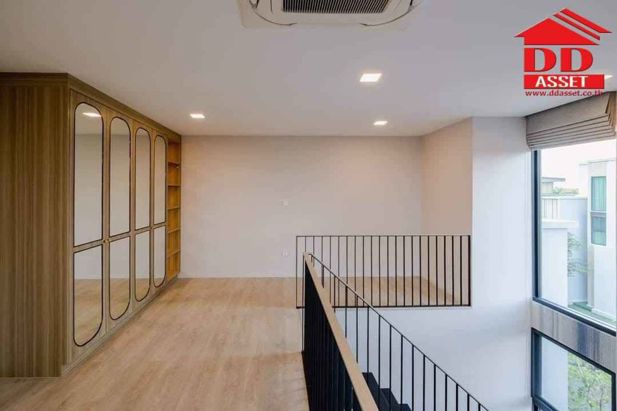 For RentHousePattanakan, Srinakarin : For Rent Vive Krungthep Kreetha, Krungthep Kreetha, behind the Velington School, Code: H8199