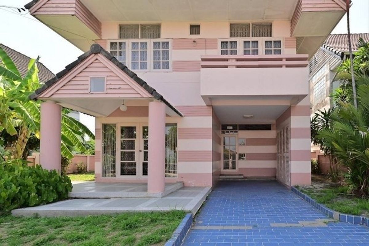ให้เช่าบ้านมีนบุรี-ร่มเกล้า : RH1261 ให้เช่าบ้านเดี่ยว 2 ชั้น 80 ตารางวา 3 ห้องนอน 2 ห้องน้ำ 1 ห้องรับแขก โฮมเพลส รามคำแหง 140 เฟอร์ครบ พร้อมอยู่