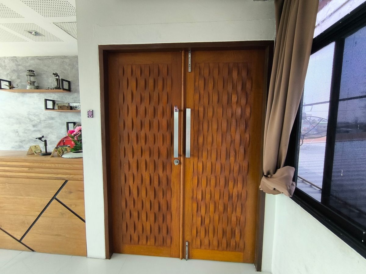 ขายอาคารพาณิชย์พัทยา บางแสน ชลบุรี สัตหีบ : อาคารพาณิชย์ 3.5 ชั้น ทำเลทำธุรกิจ พท.ใช้สอยกว่า 900 ตรม.