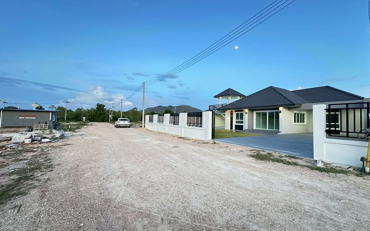 For SaleHouseCha-am Phetchaburi : House for sale Setthasiri Village Cha -am Project, Khao Yai Subdistrict, Cha -Am District, Phetchaburi Province, near Santoroni Water Park, near Cha -am Sea for 10 minutes