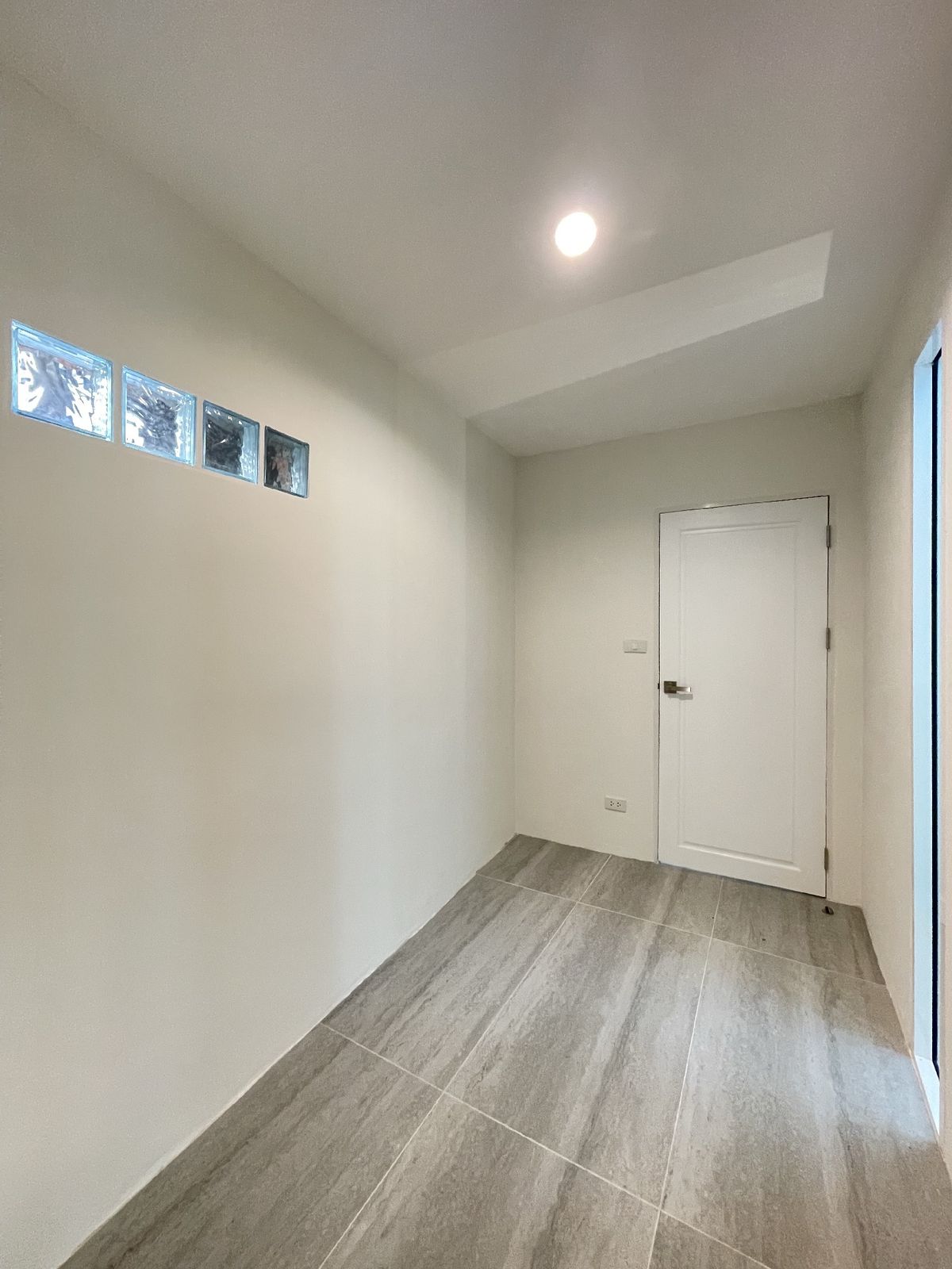 ขายทาวน์โฮมรัชดา ห้วยขวาง : 📢👇ขายพร้อมผู้เช่า รับค่าเช่า150k สัญญาสิ้นสุด พฤษภา 2569บ้านเพิ่งรีโนเวทใหม่ พร้อมให้คุณมาพักอาศัย ใจกลางกรุงเทพ ย่านธุรกิจ เดินทางสะดวก ใกล้Central พระราม9