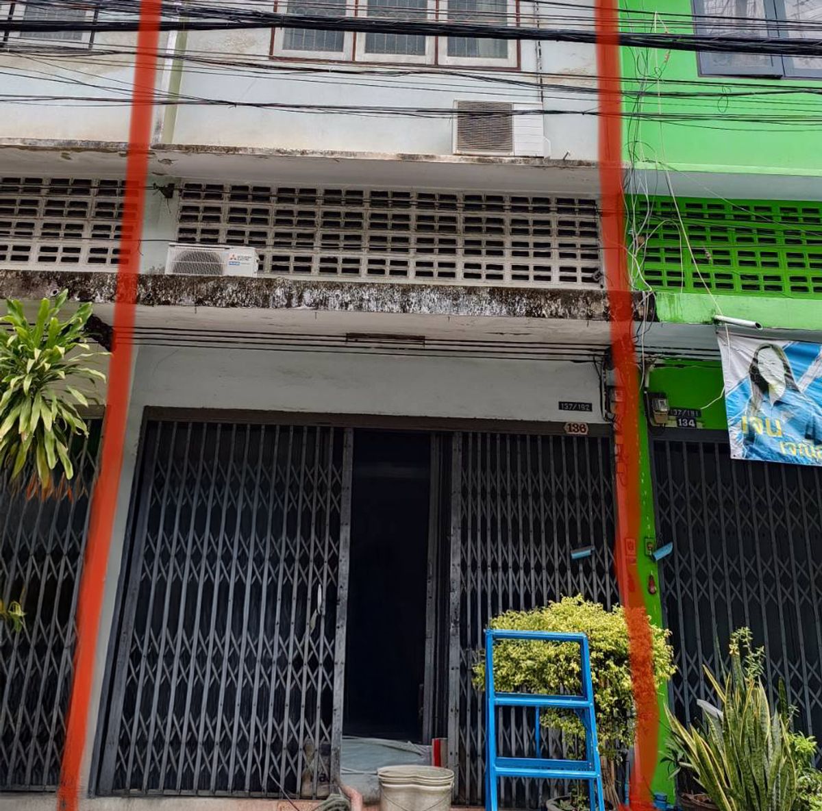 For SaleTownhomeThaphra, Talat Phlu, Wutthakat : Selling a commercial building in the area of ​​200 rooms, Soi Naval Hospital, Bukkhalo Subdistrict, Thonburi District, Bangkok.