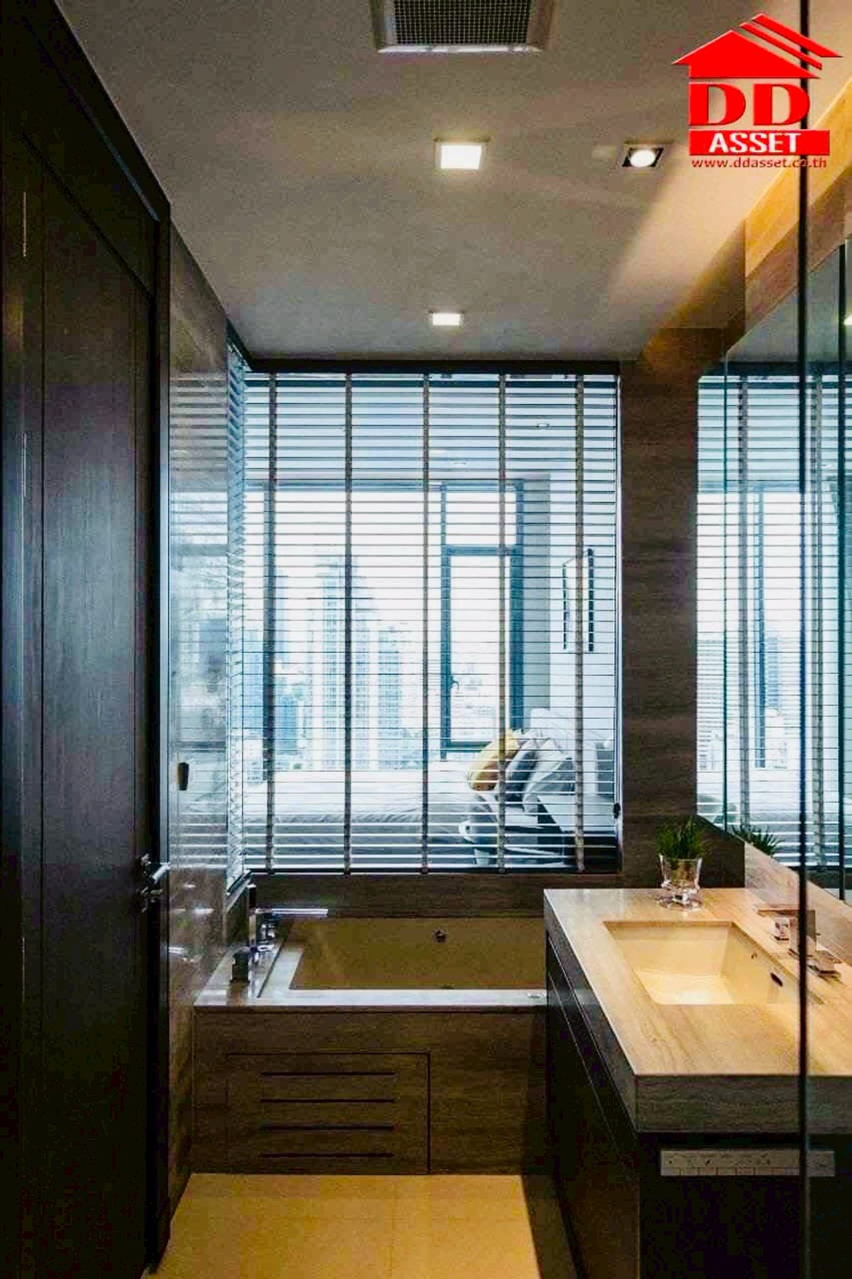 For SaleCondoNana, North Nana,Sukhumvit13, Soi Nana : For Sale Q1 Sukhumvit BTS NANA Luxurious Condo City Code: C8339