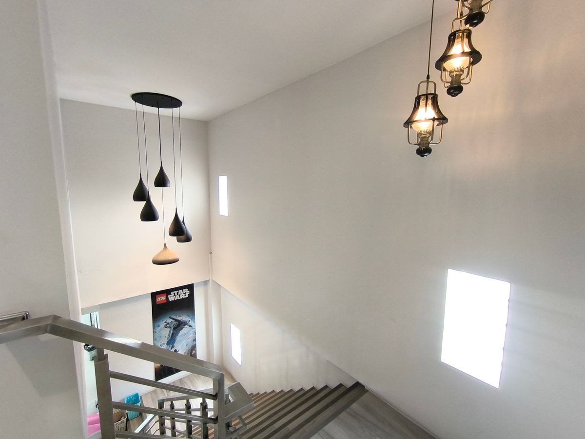 ขายอาคารพาณิชย์พัทยา บางแสน ชลบุรี สัตหีบ : อาคารพาณิชย์ 3.5 ชั้น ทำเลทำธุรกิจ พท.ใช้สอยกว่า 900 ตรม.