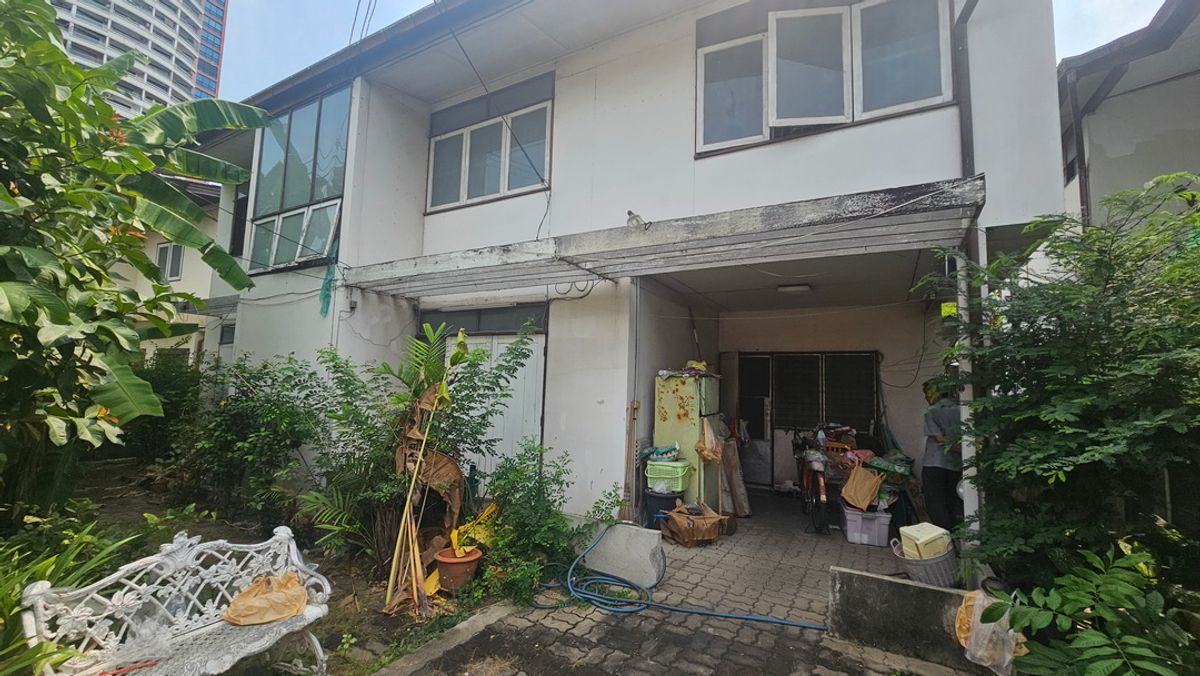 For SaleHouseRatchadapisek, Huaikwang, Suttisan : House for sale 62 Wa Ratchada 30, Lat Phrao 24, near MRT Lat Phrao Four Ladprao Intersection Ratchada