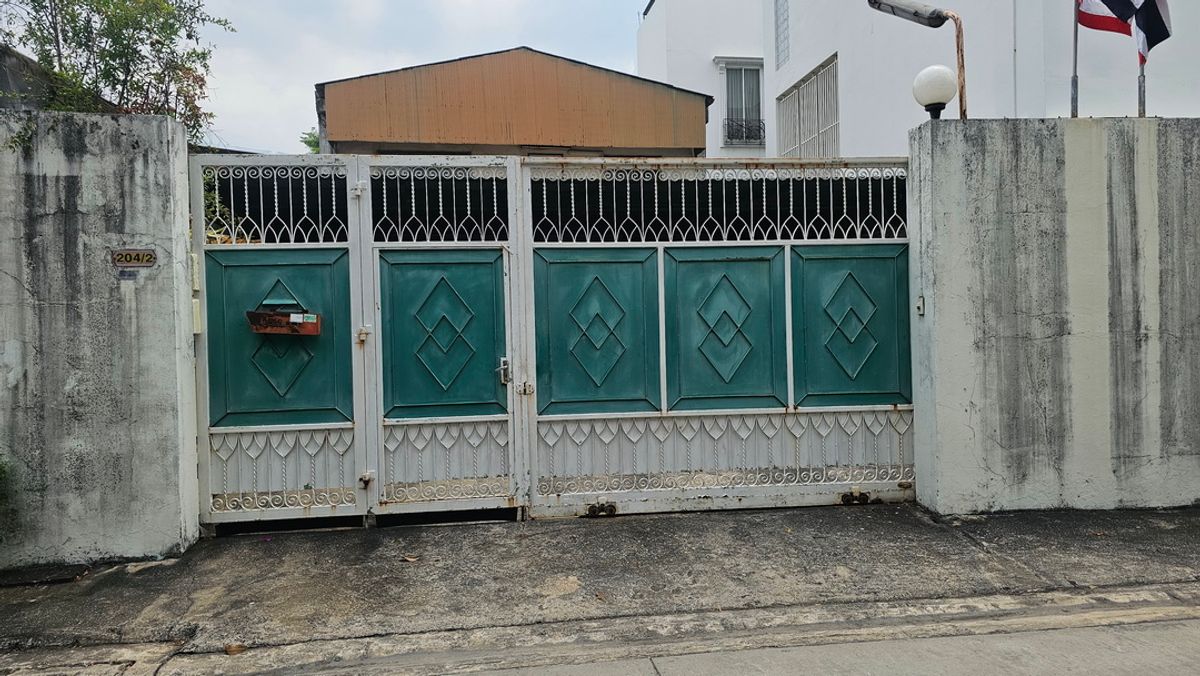 For SaleLandSathorn, Narathiwat : Land for sale with warehouse, Soi Yen, Air 2, Intersection 8, area 94 meters near Lumphini Park, Sathorn Rama 4 radio