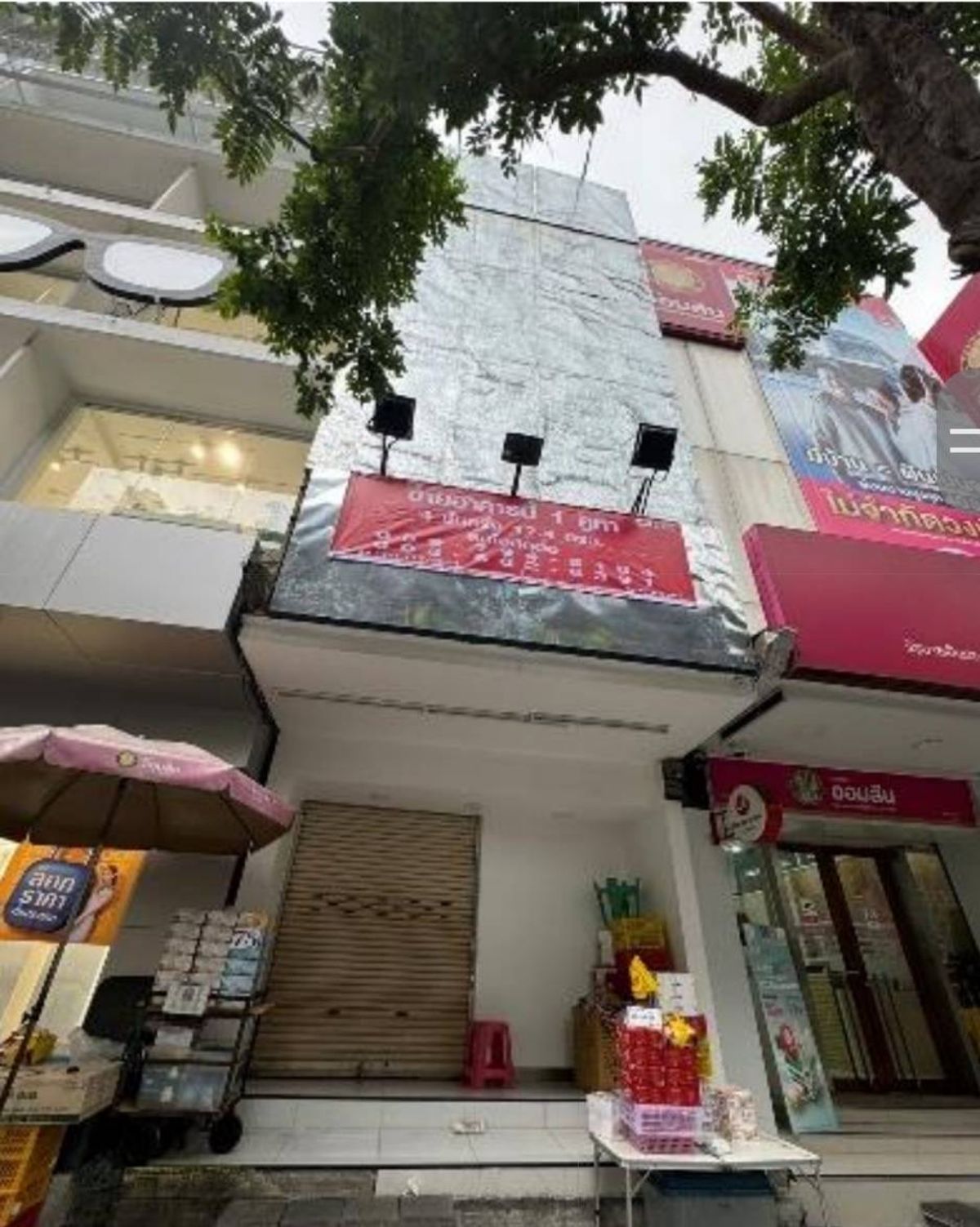 For RentShop HouseSilom, Saladaeng, Bangrak : For rent 4 -story commercial buildings on Silom Road, Soi Silom 10, next to Kasikorn Bank, Silom, economic resources, suitable for offices, trading and others.