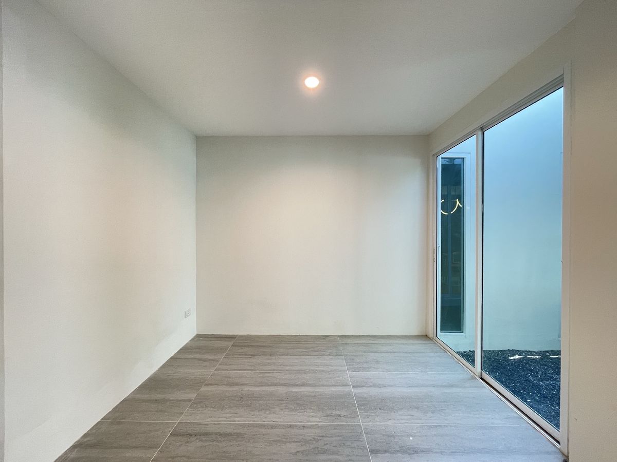 ขายทาวน์โฮมรัชดา ห้วยขวาง : 📢👇ขายพร้อมผู้เช่า รับค่าเช่า150k สัญญาสิ้นสุด พฤษภา 2569บ้านเพิ่งรีโนเวทใหม่ พร้อมให้คุณมาพักอาศัย ใจกลางกรุงเทพ ย่านธุรกิจ เดินทางสะดวก ใกล้Central พระราม9