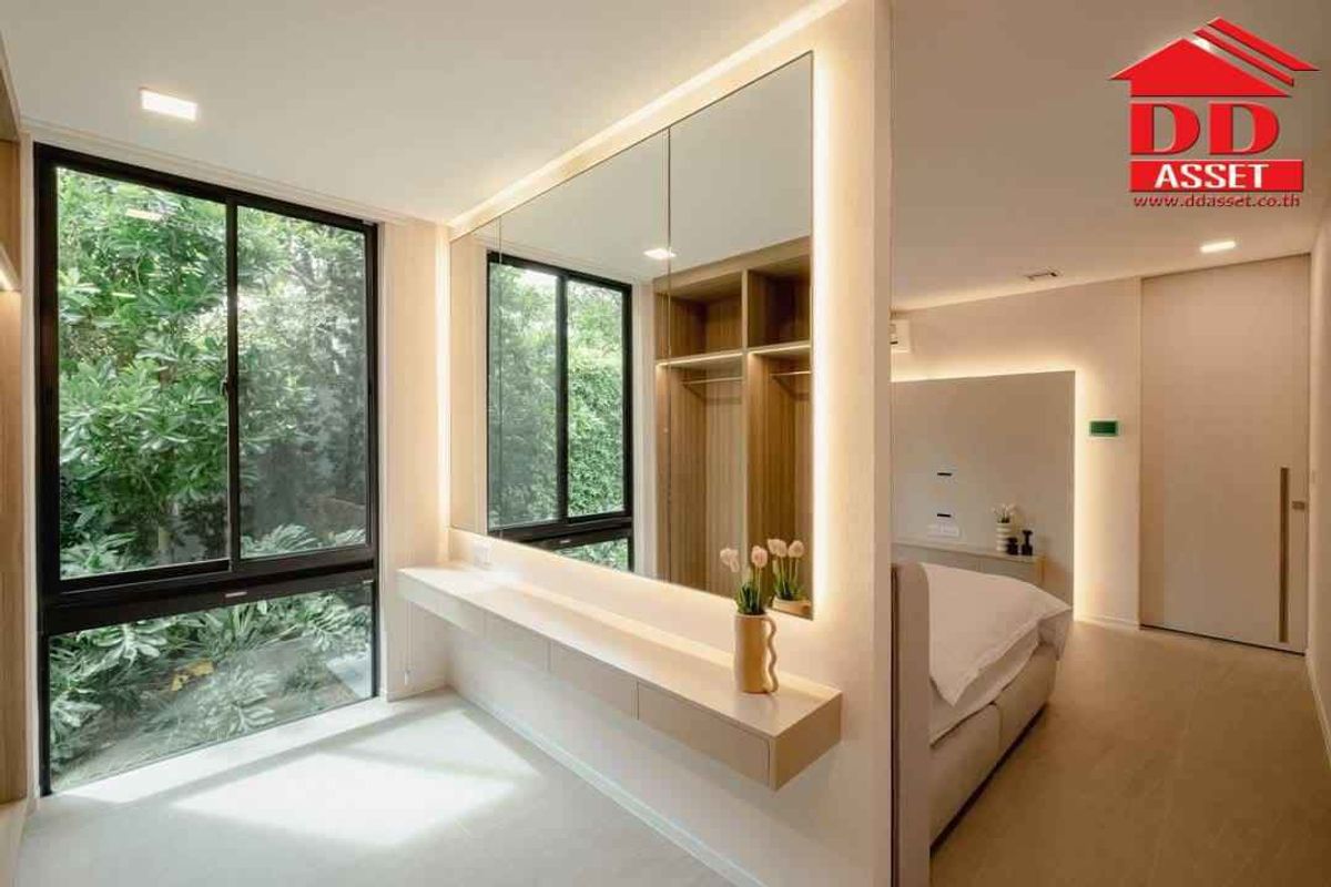 For RentHousePattanakan, Srinakarin : For Rent Vive Krungthep Kreetha, Krungthep Kreetha, behind the Velington School, Code: H8199