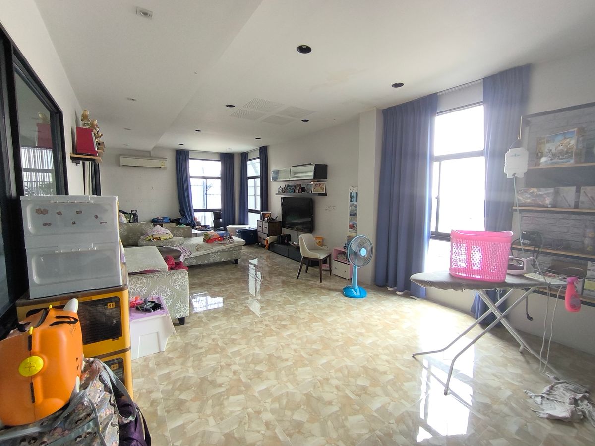 ขายอาคารพาณิชย์พัทยา บางแสน ชลบุรี สัตหีบ : อาคารพาณิชย์ 3.5 ชั้น ทำเลทำธุรกิจ พท.ใช้สอยกว่า 900 ตรม.