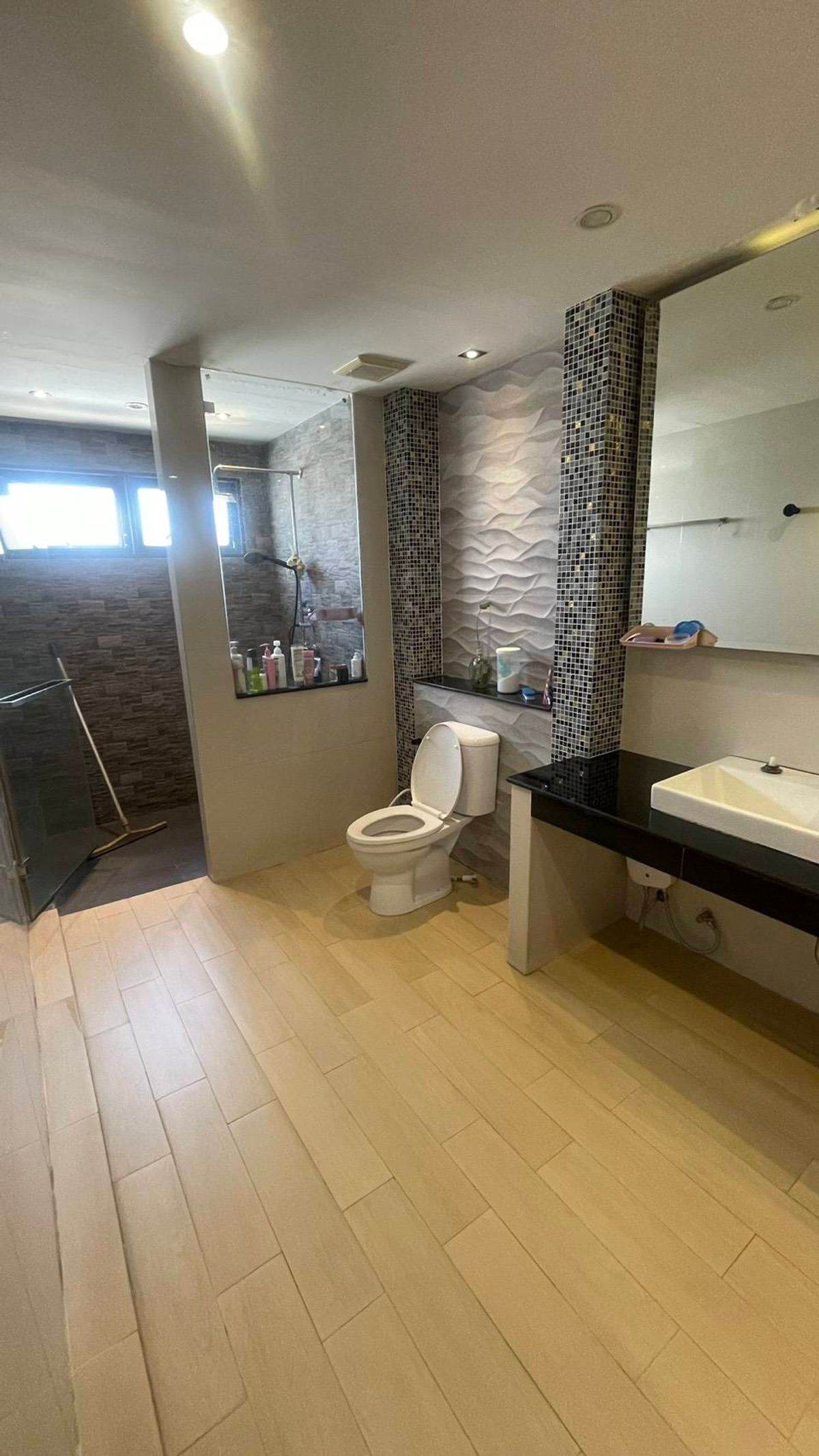 ขายอาคารพาณิชย์พัทยา บางแสน ชลบุรี สัตหีบ : อาคารพาณิชย์ 3.5 ชั้น ทำเลทำธุรกิจ พท.ใช้สอยกว่า 900 ตรม.