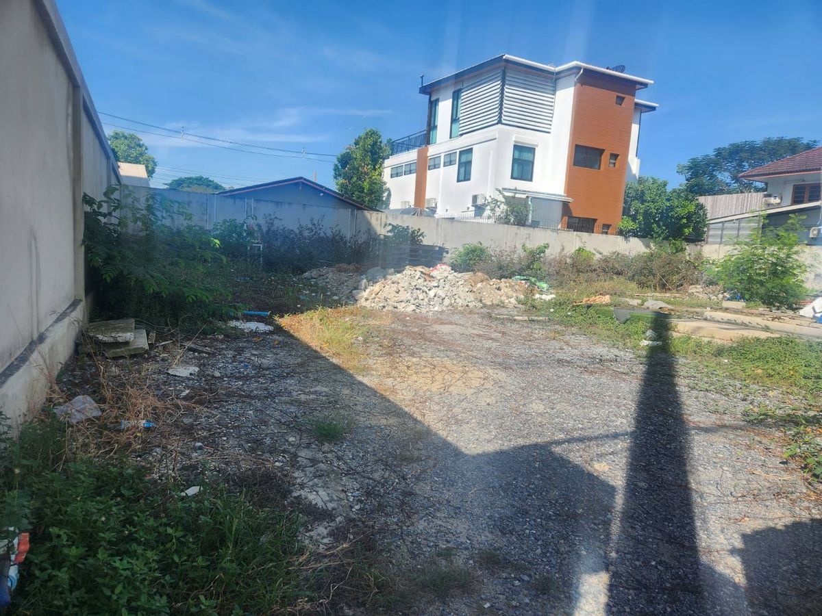 For SaleLandYothinpattana,CDC : Land for sale at 161 square wah, near Central E -Swill.