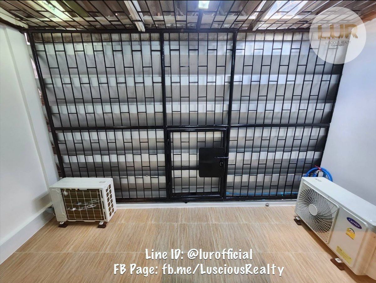 For SaleTownhomeSukhumvit, Asoke, Thonglor : Sell ​​Townhome Sukhumvit-Asoke Strong structure Renovate and run a new electric system with 4 air conditioners, free 19 sq. Wah. Local use of 140 sqm. 2 bedrooms, 2 bathrooms, 1 car park 17.8 million baht
