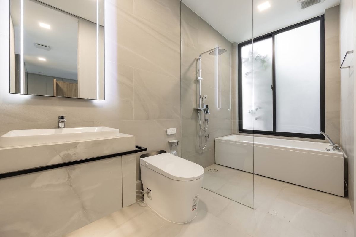 ขายบ้านพัฒนาการ ศรีนครินทร์ : ขาย Vive กรุงเทพกีฑา ขนาด 421 Sq.m เพียง 49 MB ติดต่อ 086-795-9997 (จิมมี่)