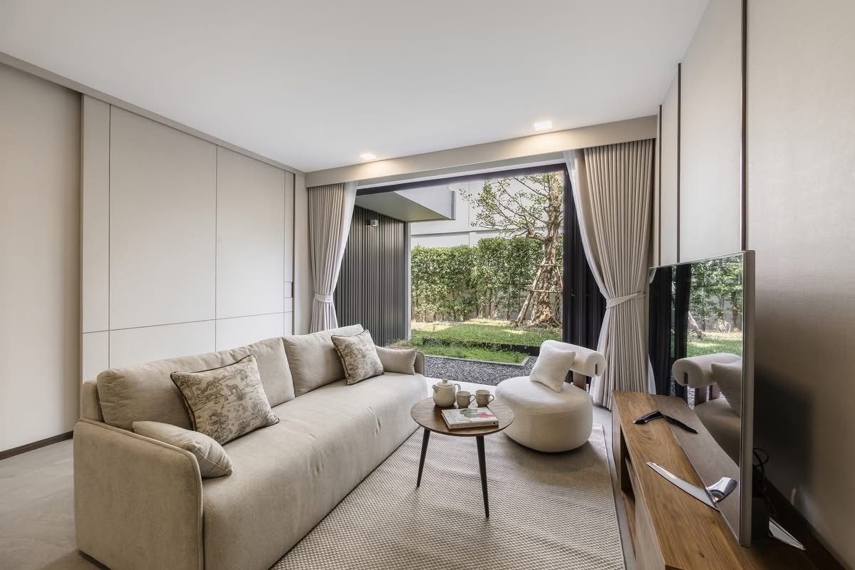 ขายบ้านพัฒนาการ ศรีนครินทร์ : ขาย Vive กรุงเทพกีฑา ขนาด 421 Sq.m เพียง 49 MB ติดต่อ 086-795-9997 (จิมมี่)