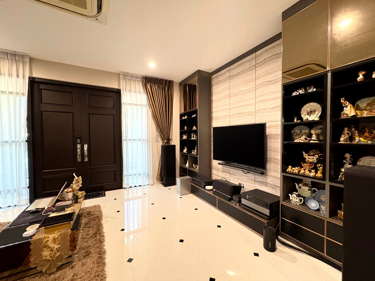 For SaleHouseBangna, Bearing, Lasalle : ✨ Special Price! Instant Discount of Nearly 3 Million Baht! ✨ Nantawan Bangna Km.7