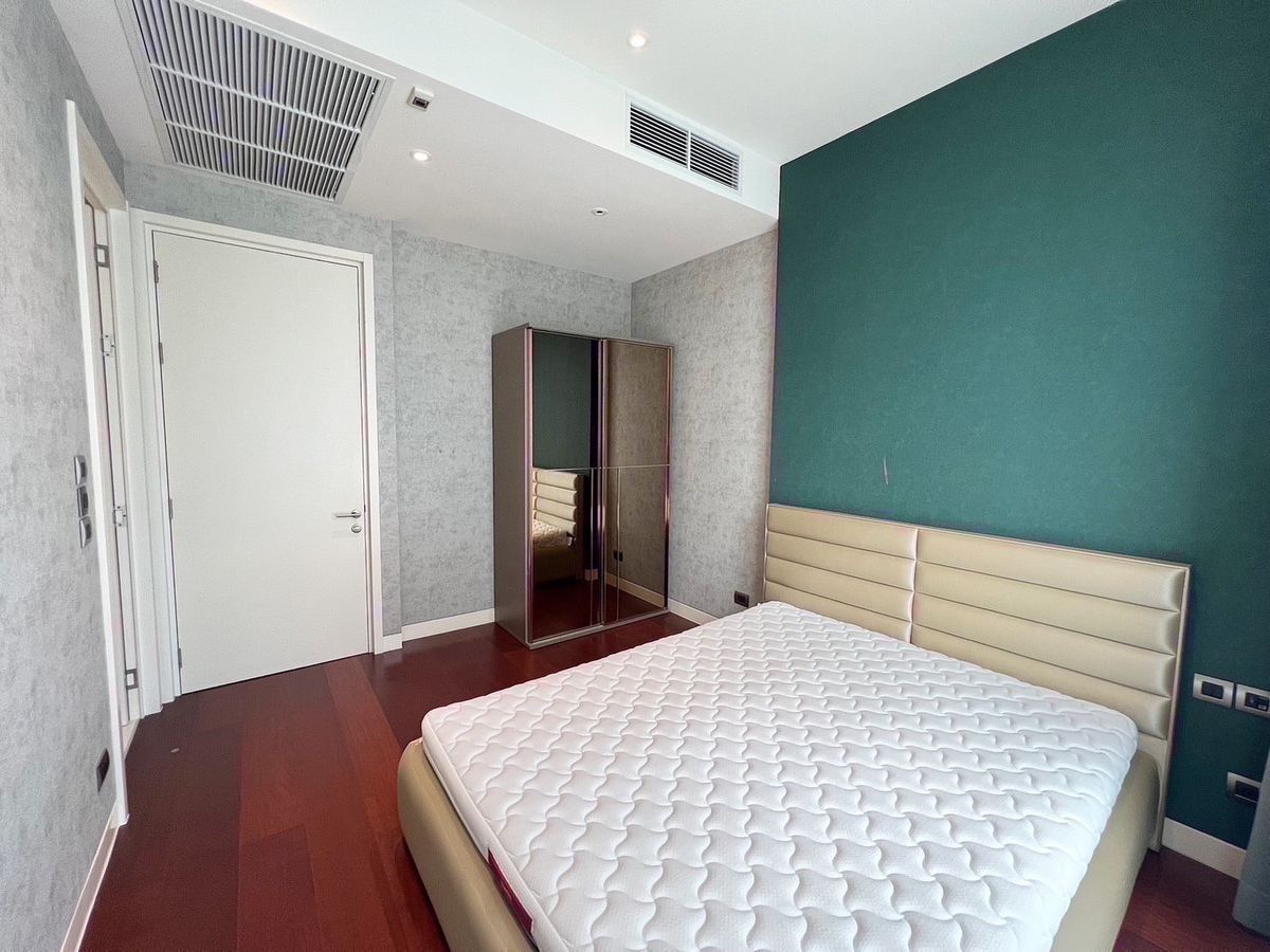 For SaleCondoSukhumvit, Asoke, Thonglor : Luxury condo for sale, Khun by Yoo 1, 42 sqm, 12.9 MB. Interested in making an appointment 0808144488.