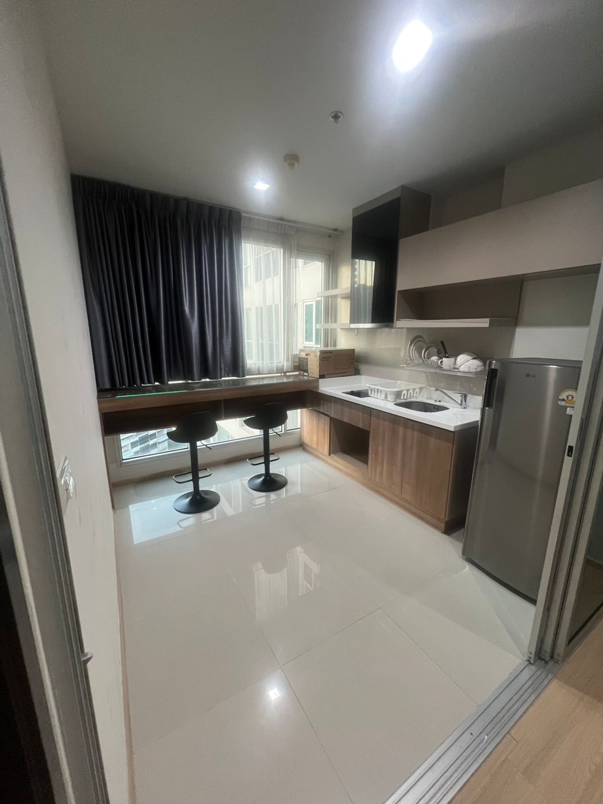 ให้เช่าคอนโดสาทร นราธิวาส : rhythm sathorn , King size bed , river view , Fully Furnished 