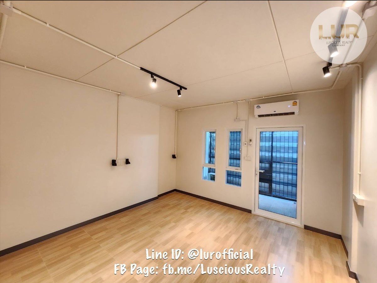 For SaleTownhomeSukhumvit, Asoke, Thonglor : Sell ​​Townhome Sukhumvit-Asoke Strong structure Renovate and run a new electric system with 4 air conditioners, free 19 sq. Wah. Local use of 140 sqm. 2 bedrooms, 2 bathrooms, 1 car park 17.8 million baht