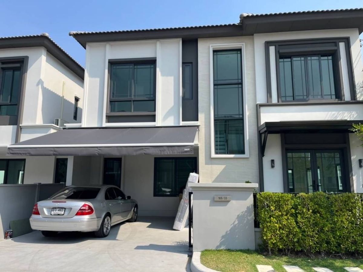 HouseSamut Prakan,Samrong : Luxurious Bangna 3 bedroom, ready (600 meters) Mega Bangna, near the international school