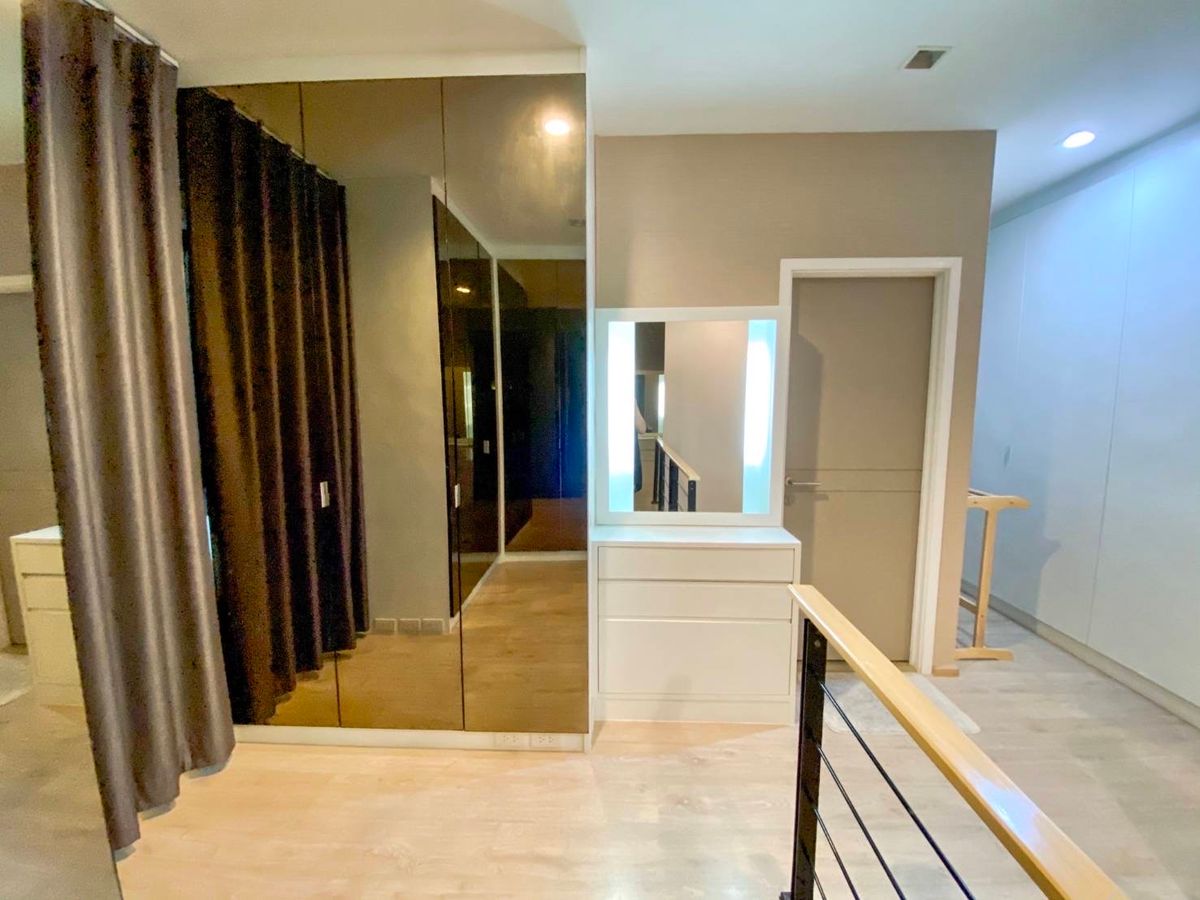 For RentTownhomePattanakan, Srinakarin : Townhome behind Arden angle, development of Ma Thong Lo 15 minutes