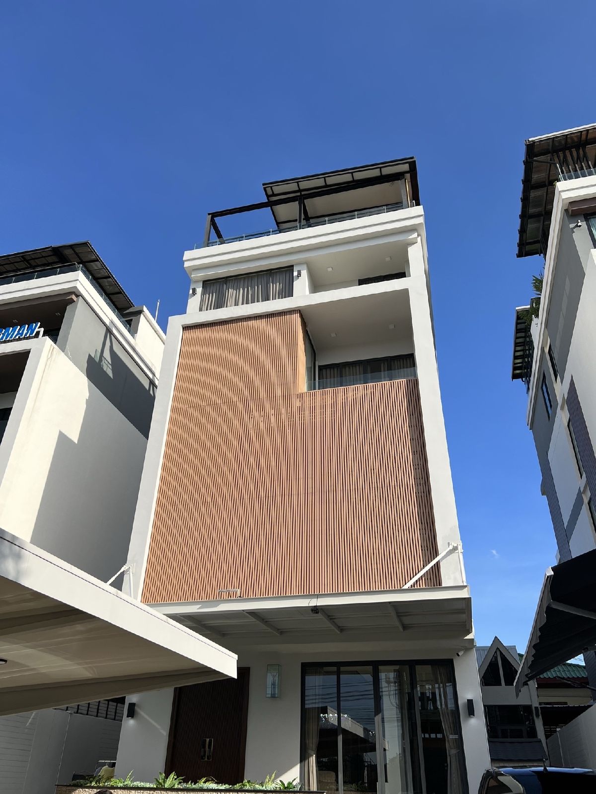 ขายโฮมออฟฟิศเลียบทางด่วนรามอินทรา : 📢👇โฮมออฟฟิศ 5ชั้น พร้อม lift ภายในอาคาร มีดาดฟ้า ระยะเดินไป Central Eastville ได้ เดินทางสะดวกหลายเส้นทาง ใกล้จุดขึ้นลงทางด่วน