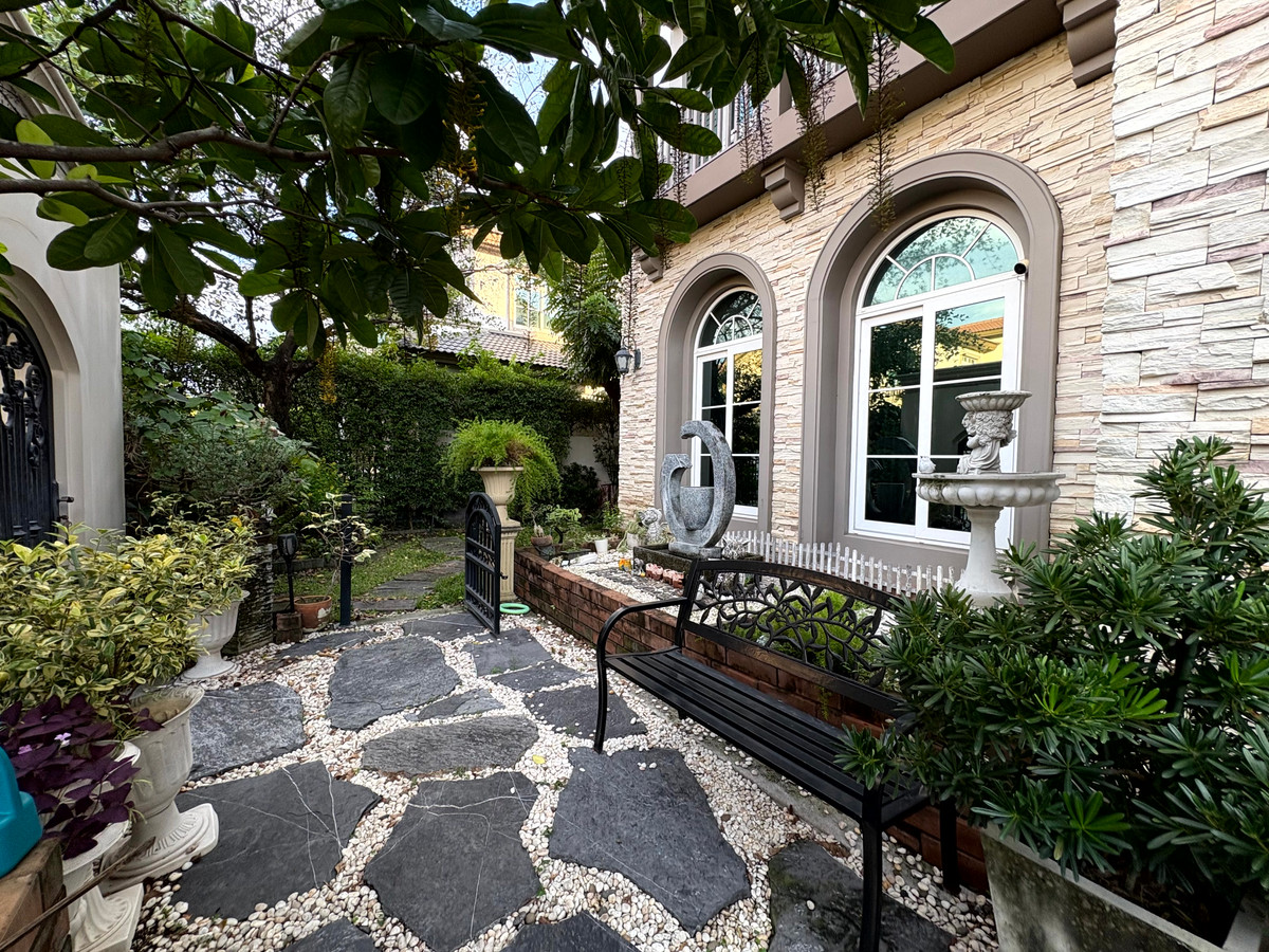 For SaleHouseBangna, Bearing, Lasalle : ✨ Special Price! Instant Discount of Nearly 3 Million Baht! ✨ Nantawan Bangna Km.7