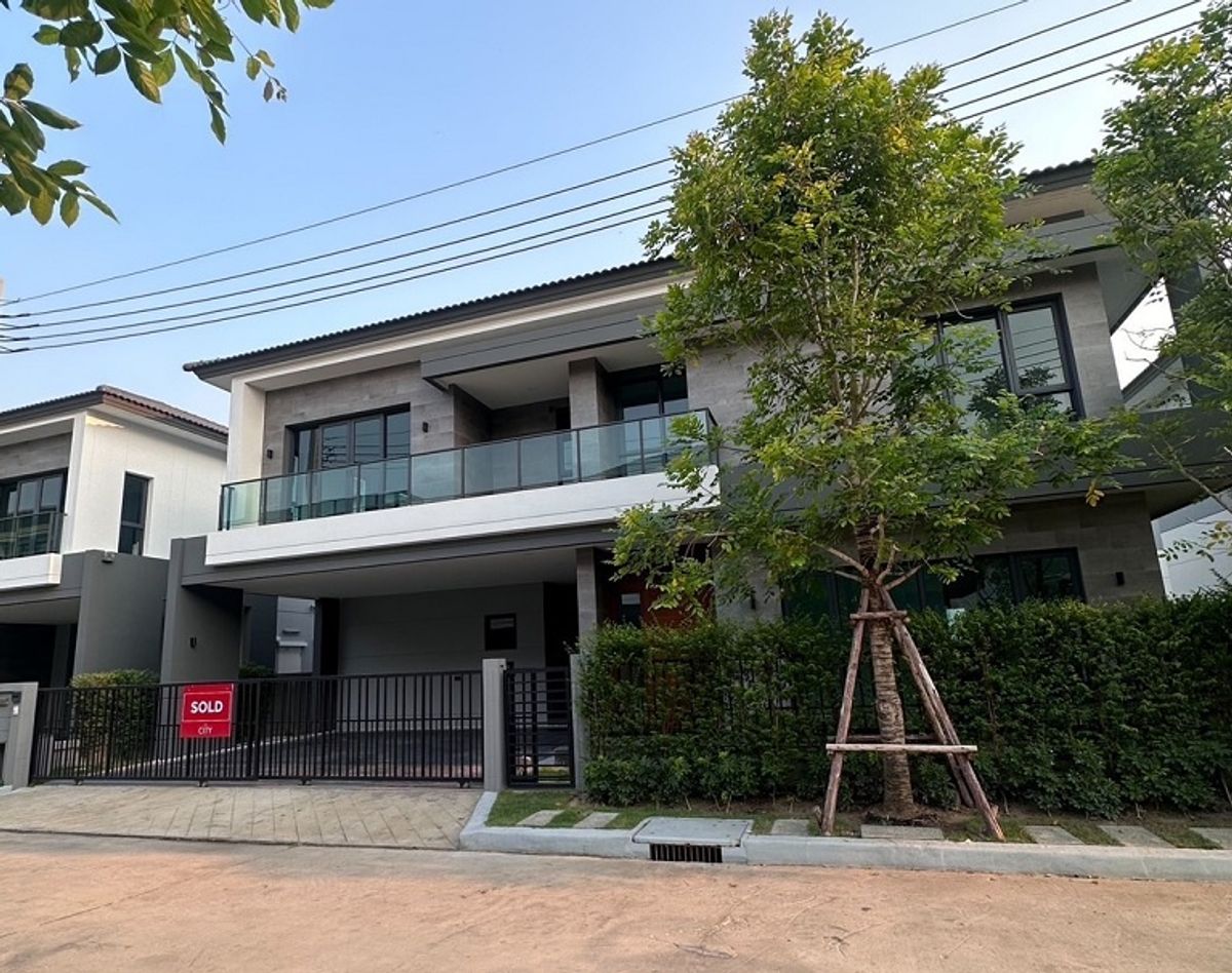 HouseNawamin, Ramindra : Luxurious detached house for sale, The City Watcharapol, The City Watcharapol, near the Sukhaphiban 5 Silk Road, Bangkok.