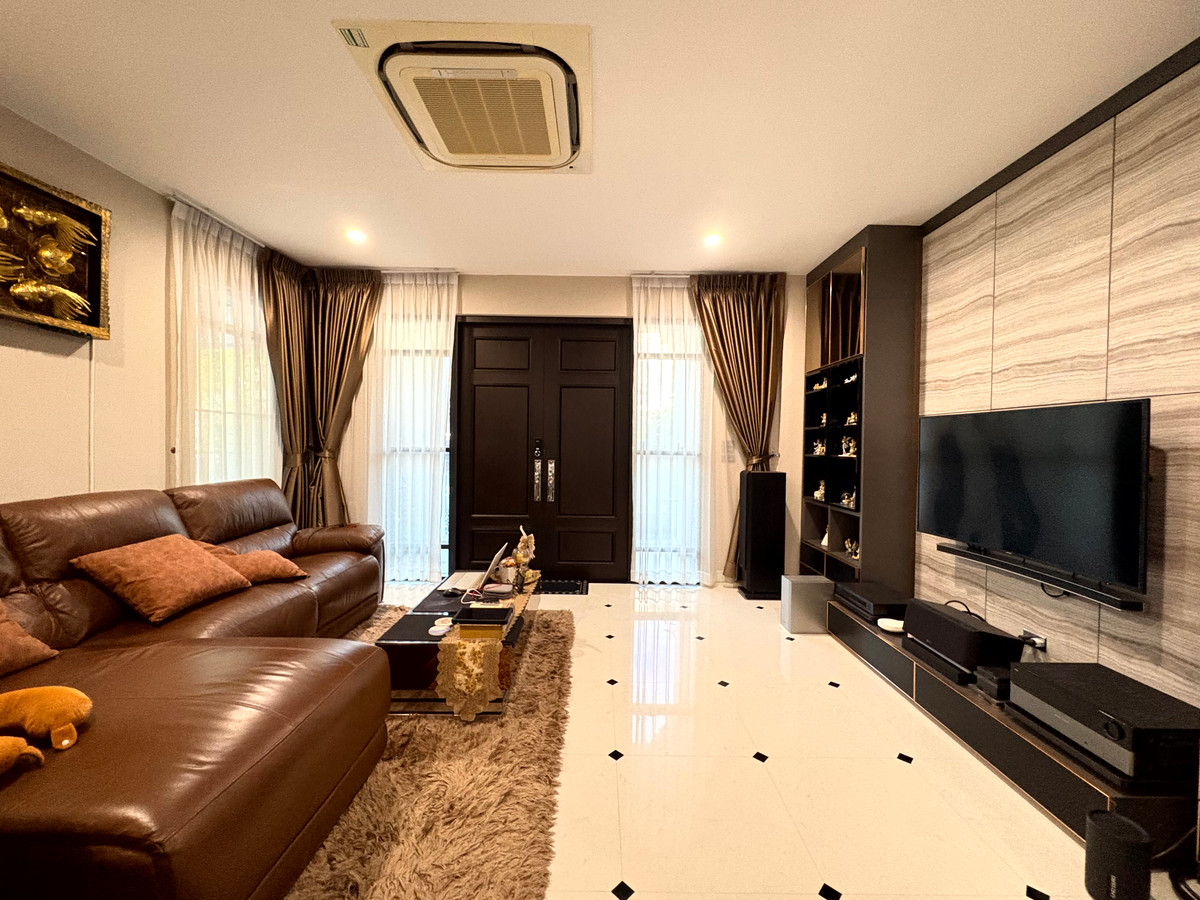 For SaleHouseBangna, Bearing, Lasalle : ✨ Special Price! Instant Discount of Nearly 3 Million Baht! ✨ Nantawan Bangna Km.7