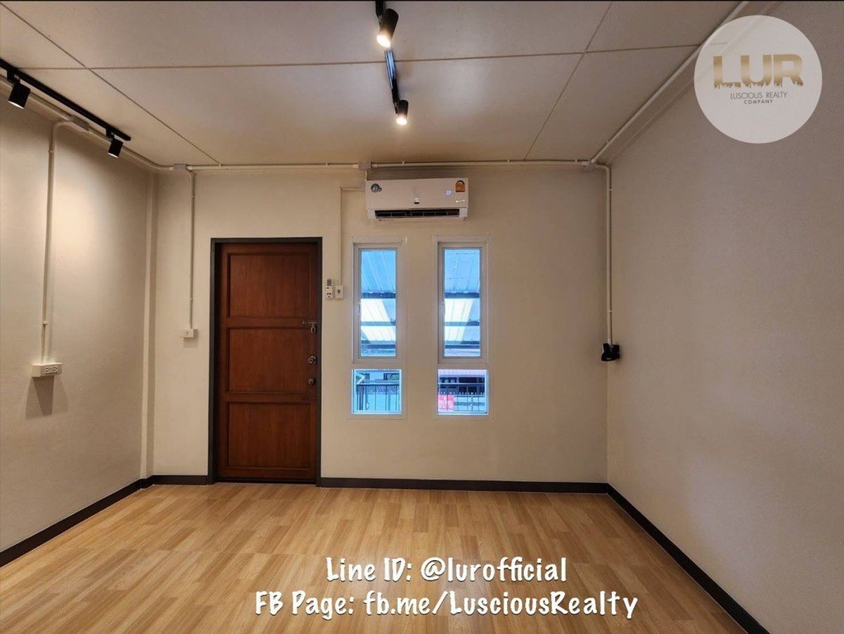 For SaleTownhomeSukhumvit, Asoke, Thonglor : Sell ​​Townhome Sukhumvit-Asoke Strong structure Renovate and run a new electric system with 4 air conditioners, free 19 sq. Wah. Local use of 140 sqm. 2 bedrooms, 2 bathrooms, 1 car park 17.8 million baht