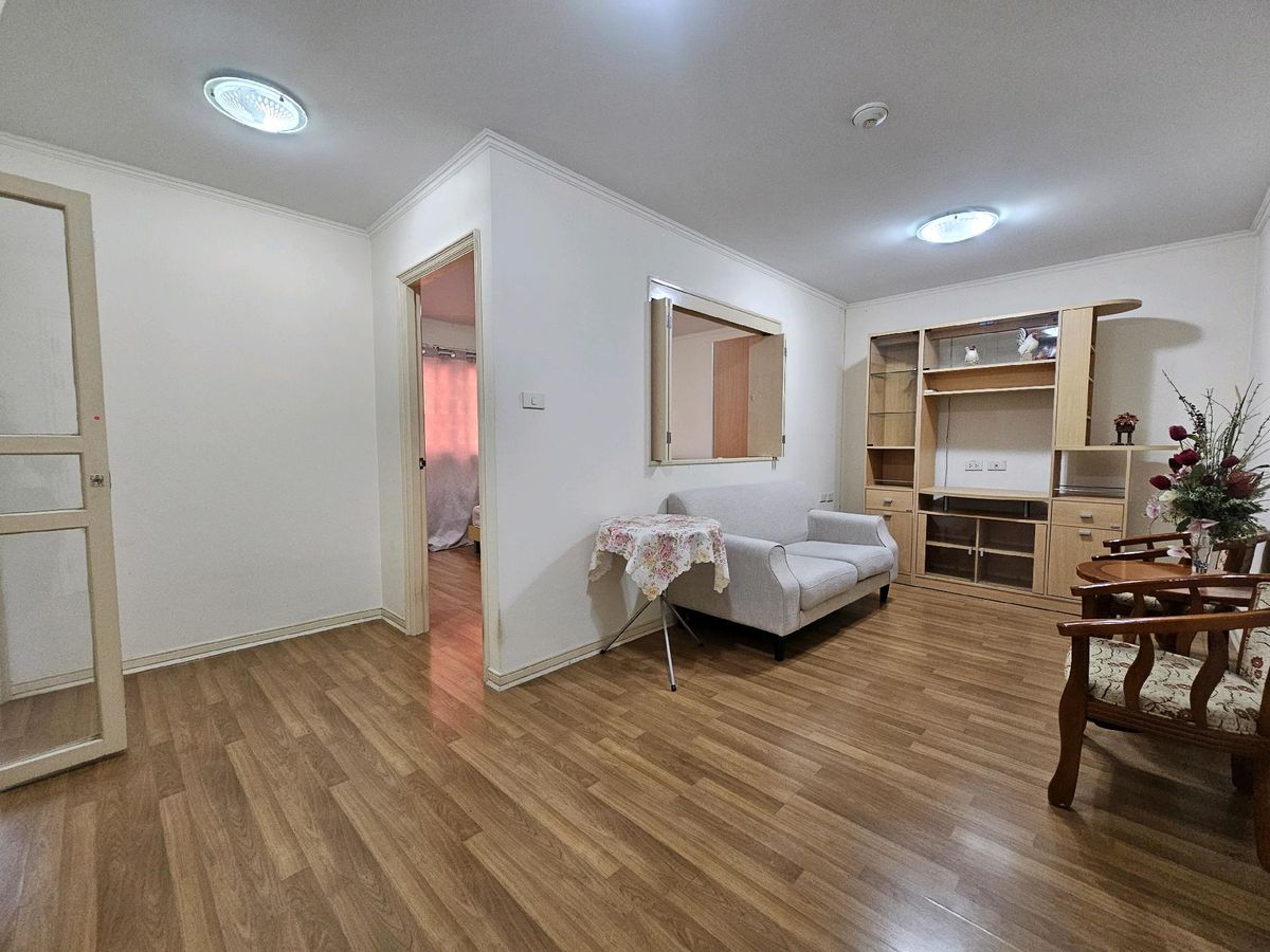 For RentCondoSathorn, Narathiwat : For Rent: Rental of Lumpini Place Narathiwat Ratchanarin, attached to BRT Nararam 3 (format 1, 40 sq.m.), rental 13,000 baht/month, including 1 free parking fee 👍 Low Rise Building, 9 floors, strong 👍