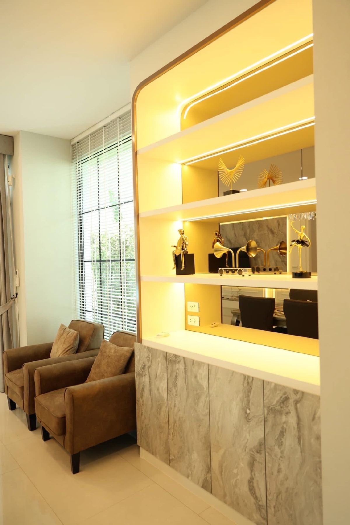 บ้านพัฒนาการ ศรีนครินทร์ : 📍ขาย/เช่า Nantawan พระราม 9 - กรุงเทพกีฑา เพียง 75 MB / เช่า 650,000 ติดต่อ 086-795-9997 (จิมมี่)