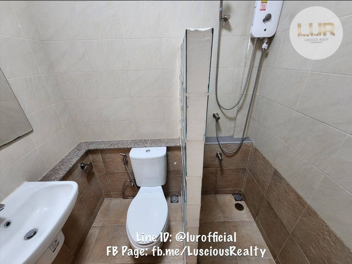 For SaleTownhomeSukhumvit, Asoke, Thonglor : Sell ​​Townhome Sukhumvit-Asoke Strong structure Renovate and run a new electric system with 4 air conditioners, free 19 sq. Wah. Local use of 140 sqm. 2 bedrooms, 2 bathrooms, 1 car park 17.8 million baht