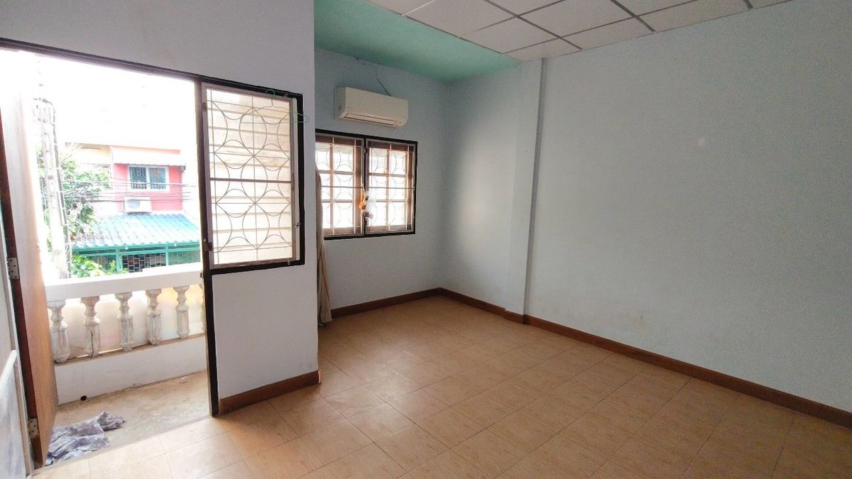 ขายทาวน์โฮมปิ่นเกล้า จรัญสนิทวงศ์ : 🏡 ขายทาวน์เฮ้าส์ 2 ชั้น โครงการจรัญวิลล่า 1 ใกล้รถไฟฟ้า เดินทางสะดวก 🚆