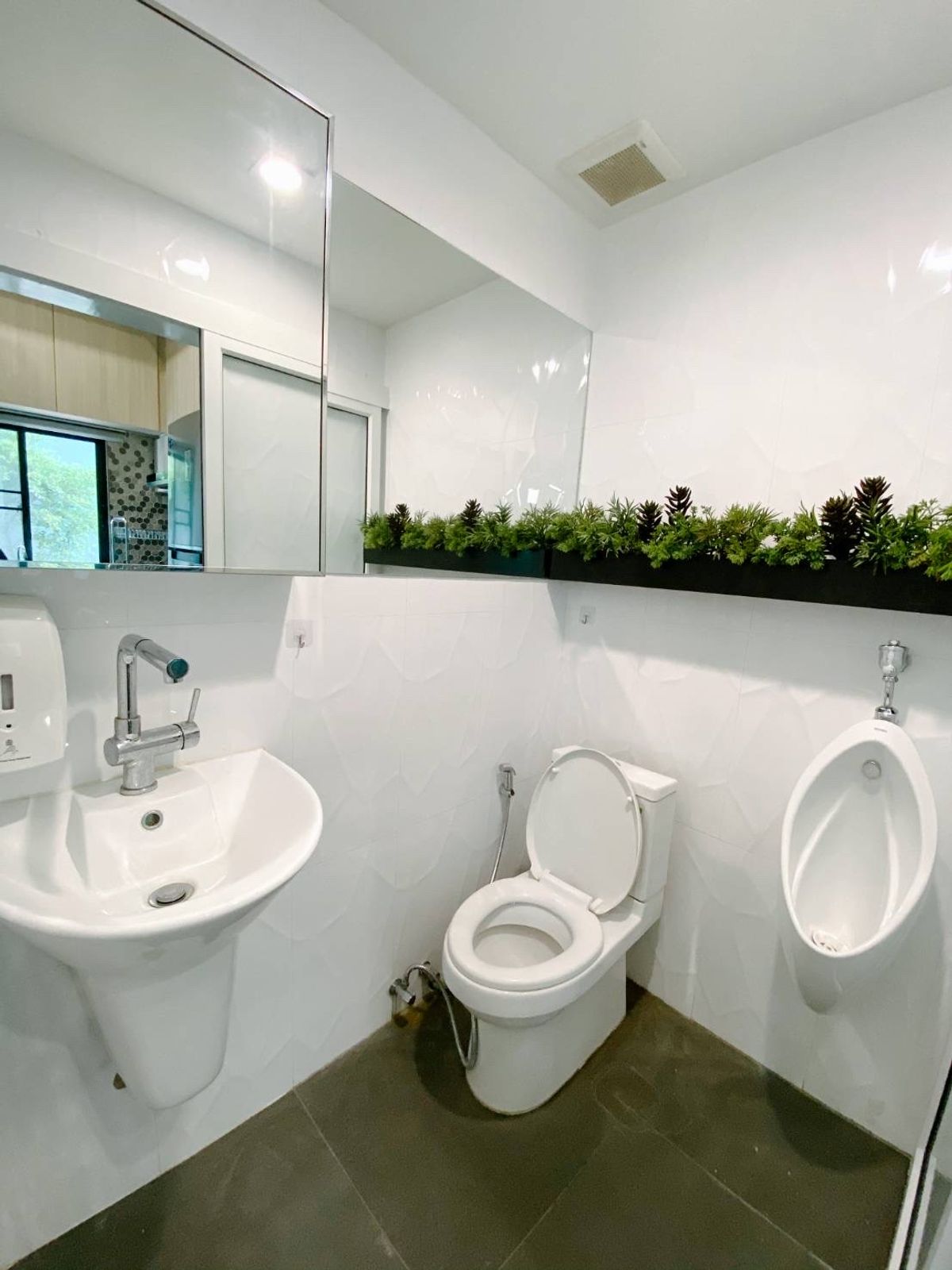 For RentTownhomePattanakan, Srinakarin : Townhome behind Arden angle, development of Ma Thong Lo 15 minutes