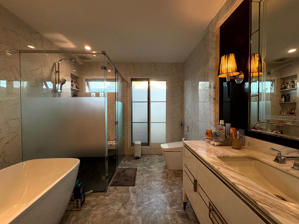 For SaleHouseBangna, Bearing, Lasalle : ✨ Special Price! Instant Discount of Nearly 3 Million Baht! ✨ Nantawan Bangna Km.7