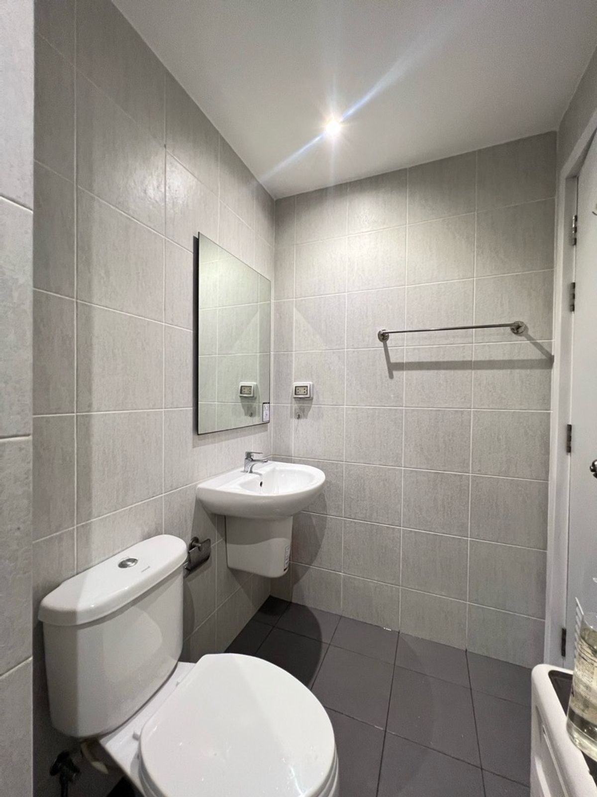 ขายคอนโดเสรีไทย-นิด้า : ลดแรง! คอนโด ไอคอนโด กรีนสเปซ เสรีไทย ห้องมุม  27 ตรม พิเศษ 1.39 ล้าน ราคาขายต่ำกว่าตลาด ผ่อนเบาๆ 6,xxx