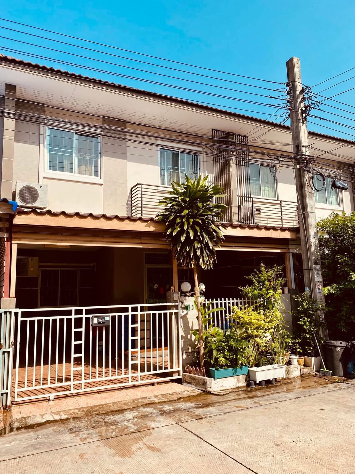 For SaleTownhomeNawamin, Ramindra : 2 -storey townhouse for sale, Ruenrudee 6, next to the main road (not entering the alley)