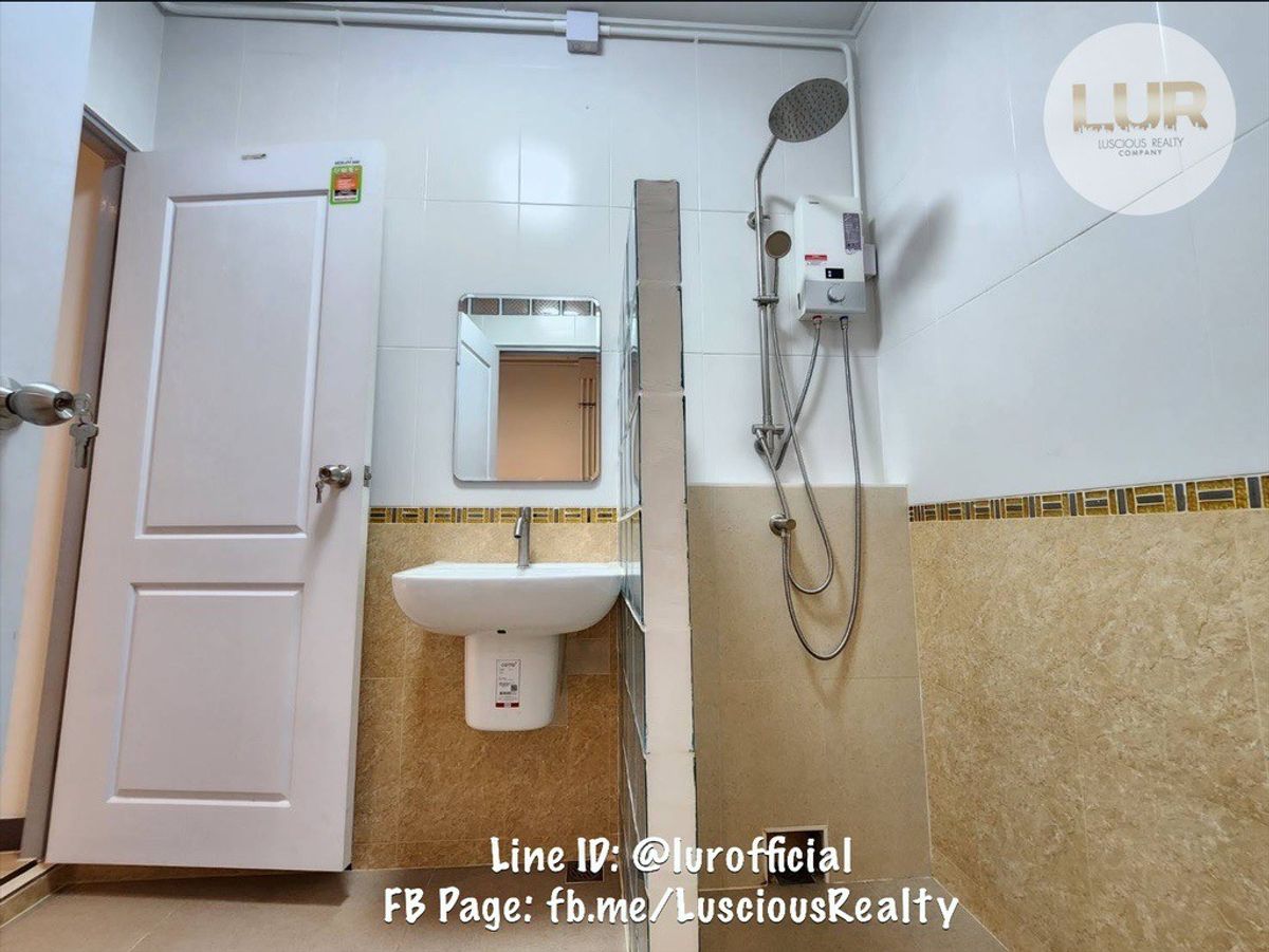 For SaleTownhomeSukhumvit, Asoke, Thonglor : Sell ​​Townhome Sukhumvit-Asoke Strong structure Renovate and run a new electric system with 4 air conditioners, free 19 sq. Wah. Local use of 140 sqm. 2 bedrooms, 2 bathrooms, 1 car park 17.8 million baht