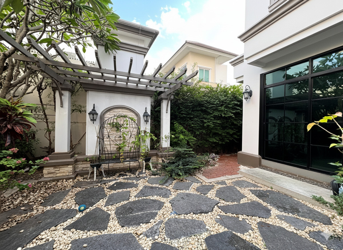 For SaleHouseBangna, Bearing, Lasalle : ✨ Special Price! Instant Discount of Nearly 3 Million Baht! ✨ Nantawan Bangna Km.7