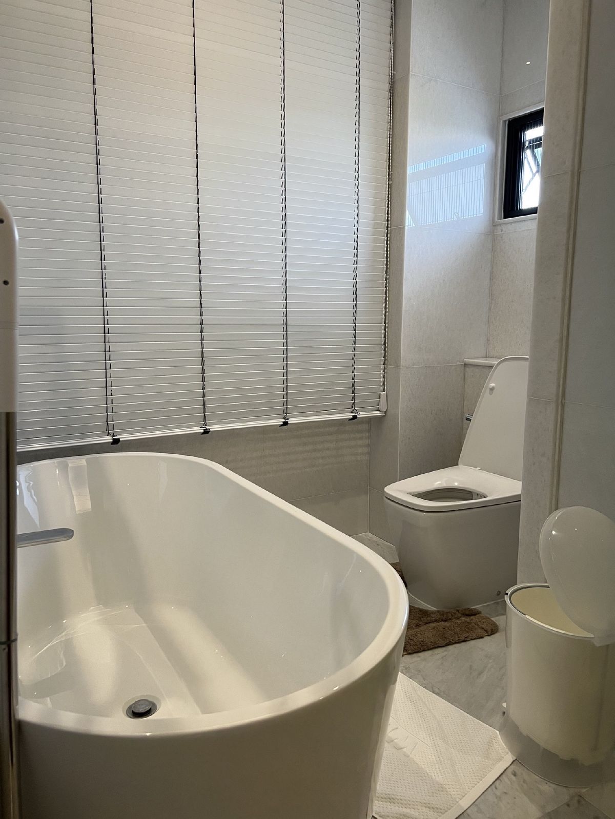 ขายโฮมออฟฟิศเลียบทางด่วนรามอินทรา : 📢👇โฮมออฟฟิศ 5ชั้น พร้อม lift ภายในอาคาร มีดาดฟ้า ระยะเดินไป Central Eastville ได้ เดินทางสะดวกหลายเส้นทาง ใกล้จุดขึ้นลงทางด่วน