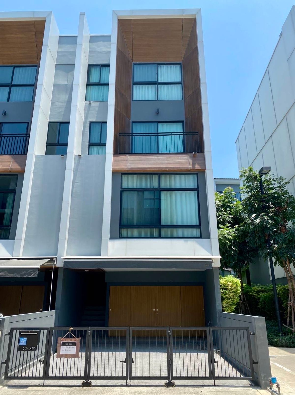 For RentTownhomePattanakan, Srinakarin : Townhome behind Arden angle, development of Ma Thong Lo 15 minutes