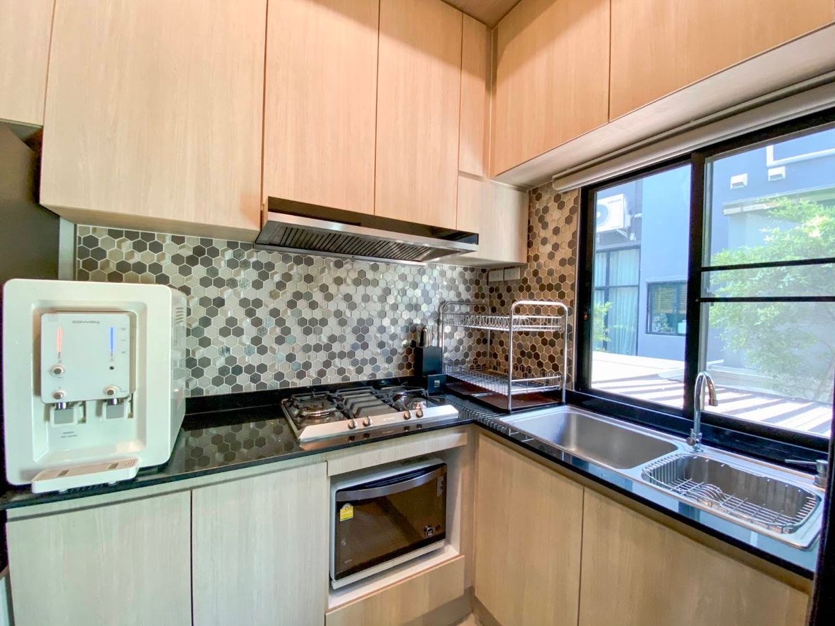 For RentTownhomePattanakan, Srinakarin : Townhome behind Arden angle, development of Ma Thong Lo 15 minutes