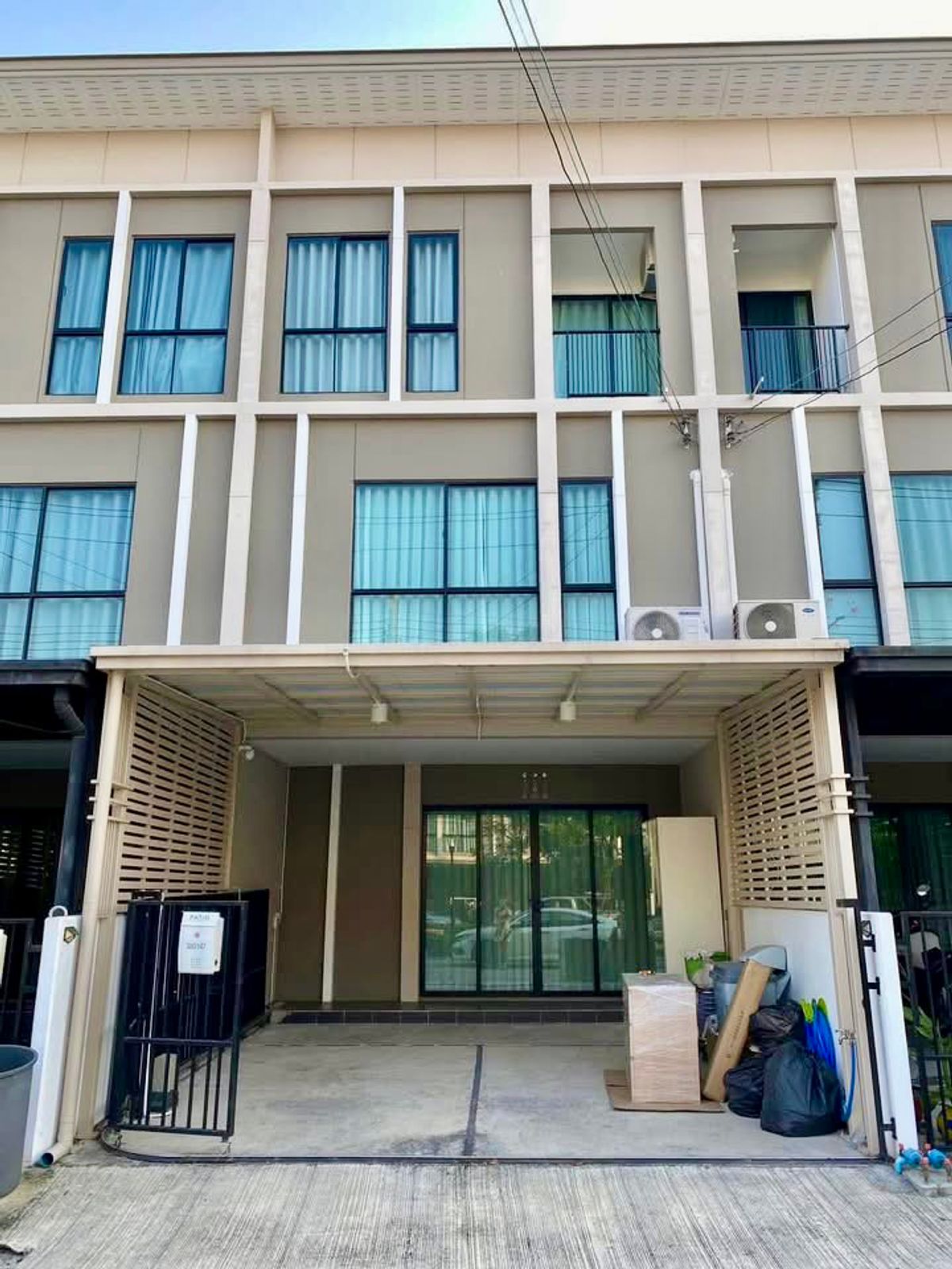 For RentTownhomePattanakan, Srinakarin : 🏡 For Rent: 3-Story Townhome | Patio Srinakarin - Rama 9 | Fully Furnished Near Wellington
